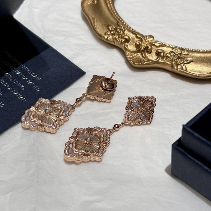 BUCCELLATI EARRING