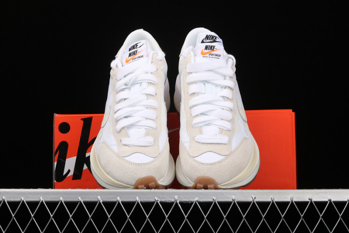 sacai x nike vaporwaffle "sail" dd1875-100