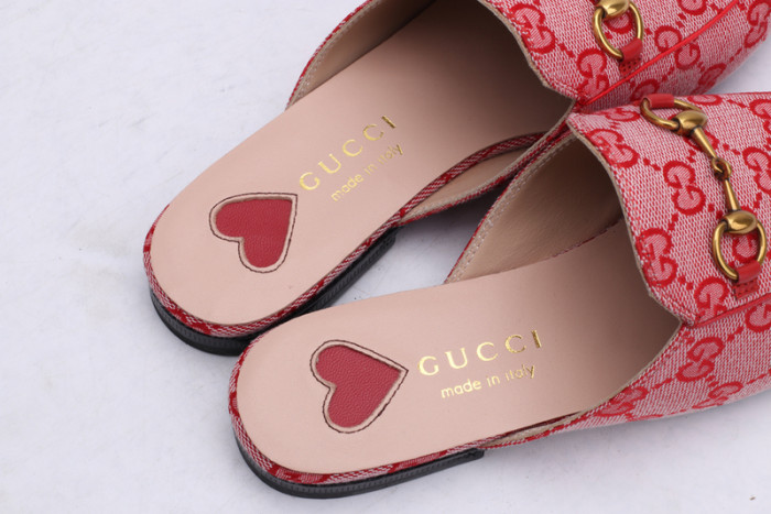 guc loafer