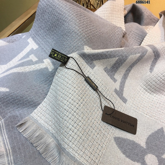 lu vi scarf