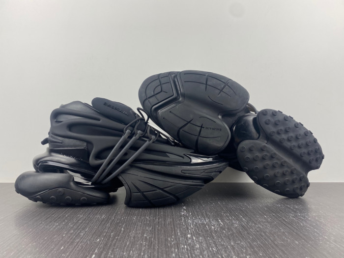 balmain sneakers 22120603