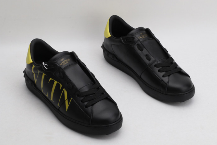 v*lentino sneaker