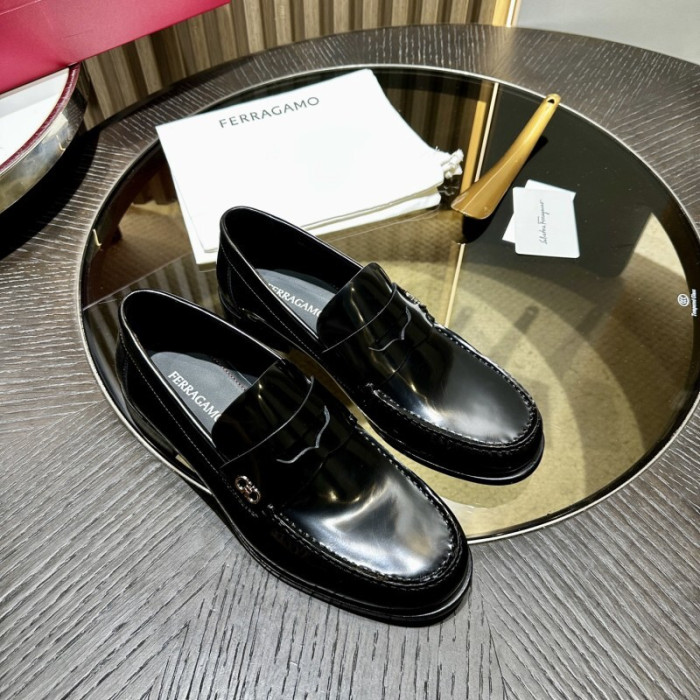 FERRAGAMO LOAFER