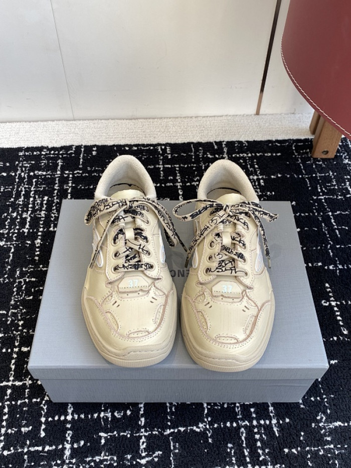 Ba1en*iaga hamptons worn-out