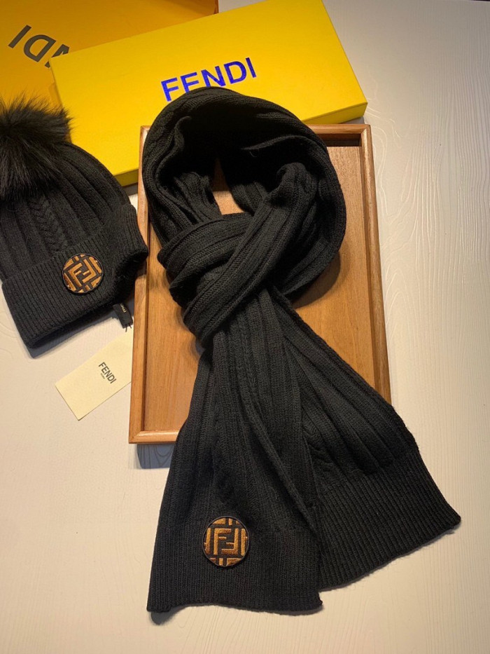 FEND1 HAT AND SCARF