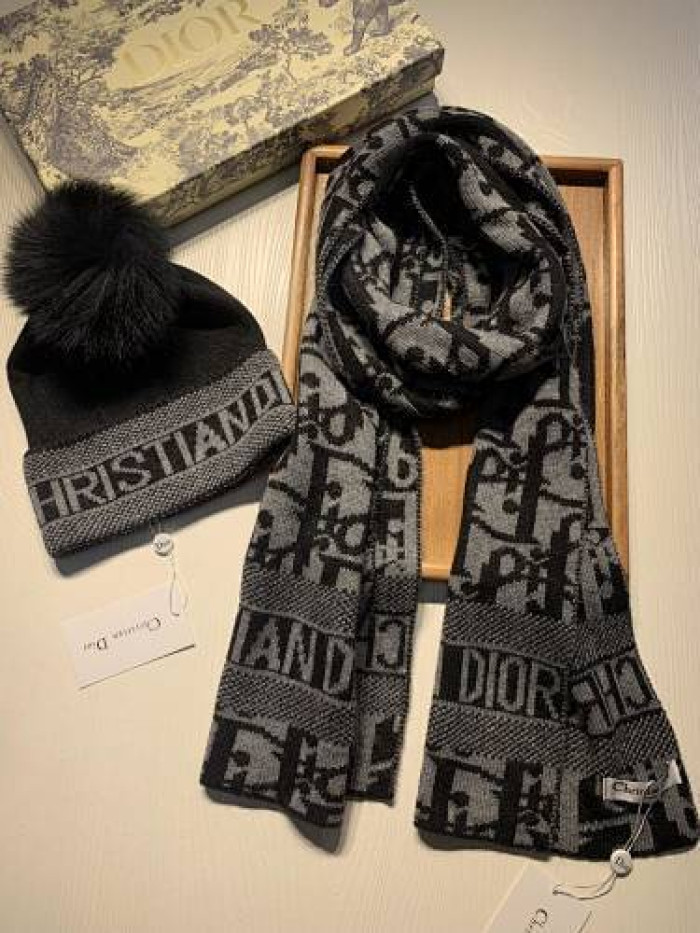 D1OR HAT AND SCARF