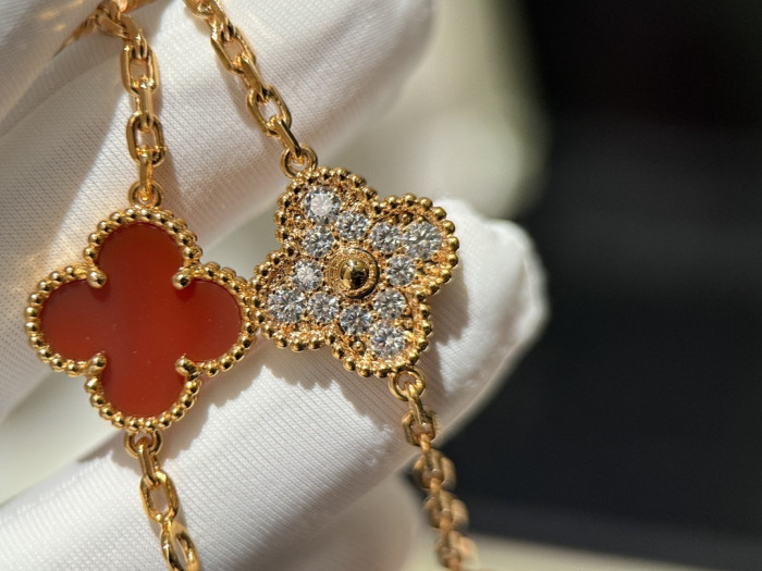 V*n Cl**f &arpels bracelets