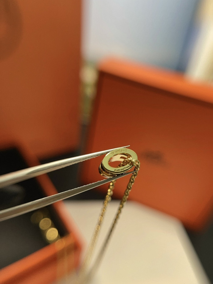 H**me5 earring and necklace