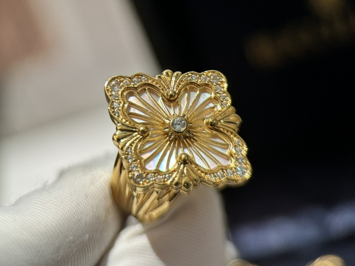 BUCCELLATI NECKLACE AND RING