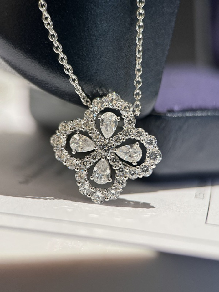 HARRY WINSTON NECKLACE