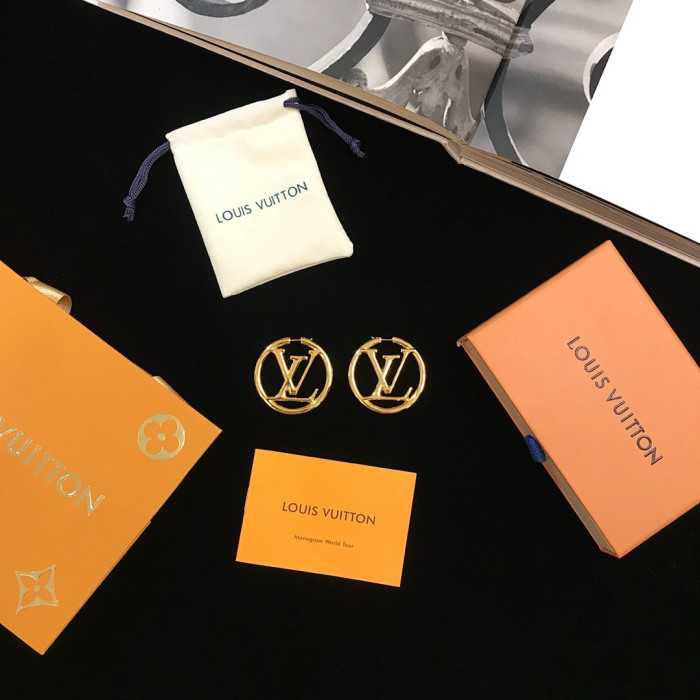 l0vis Vvtt0n earring