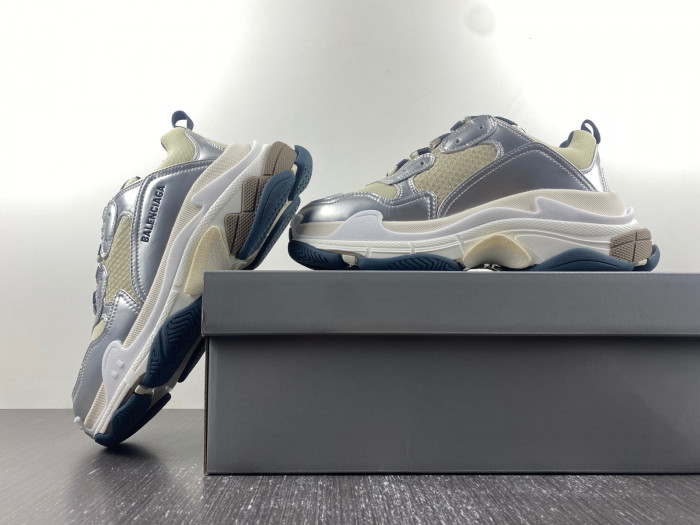bl triple s trainers sneakers 524039 w2fs2 8106