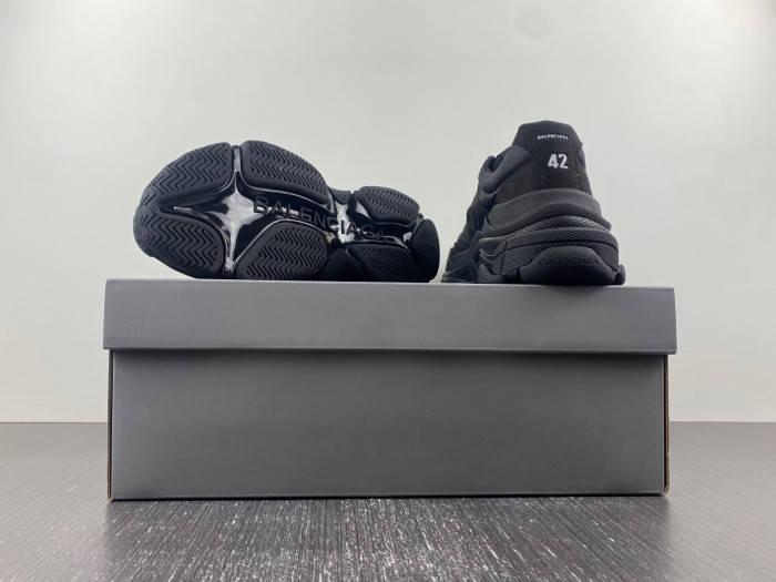 bl triple s trainers sneakers 710157 w3cu1 1000