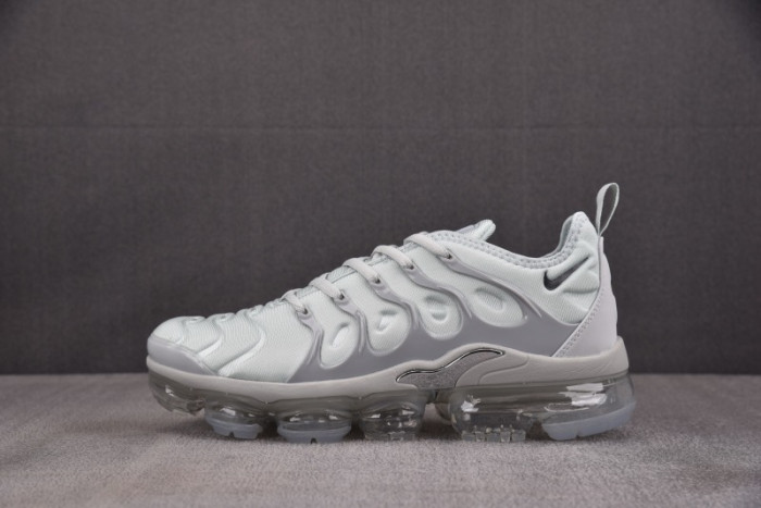 NIKE AIR VAPORMAX Plus 924453-005
