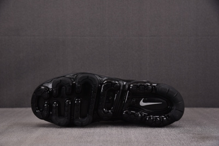 NIKE AIR VAPORMAX Plus 924453-007