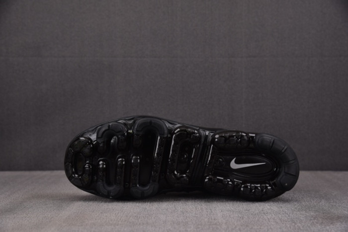 NIKE AIR VAPORMAX Plus 924453-018