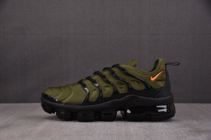 NIKE AIR VAPORMAX Plus AO4688-300