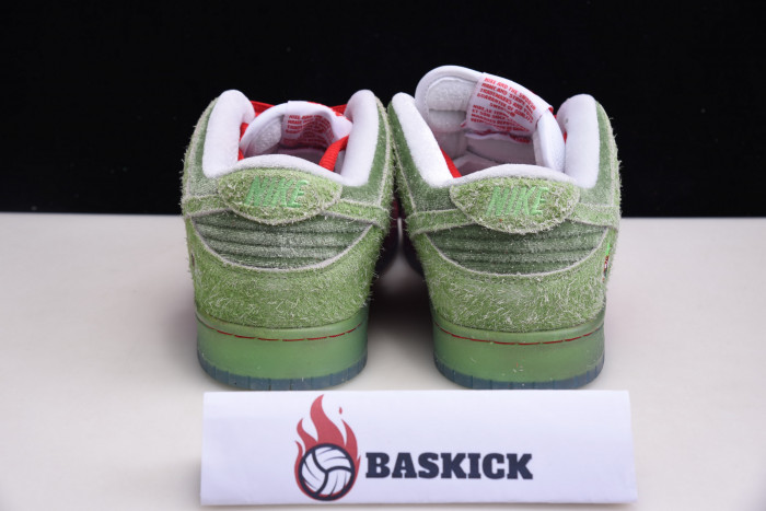 nike dunk low sb "strawberry cough" cw7093-601