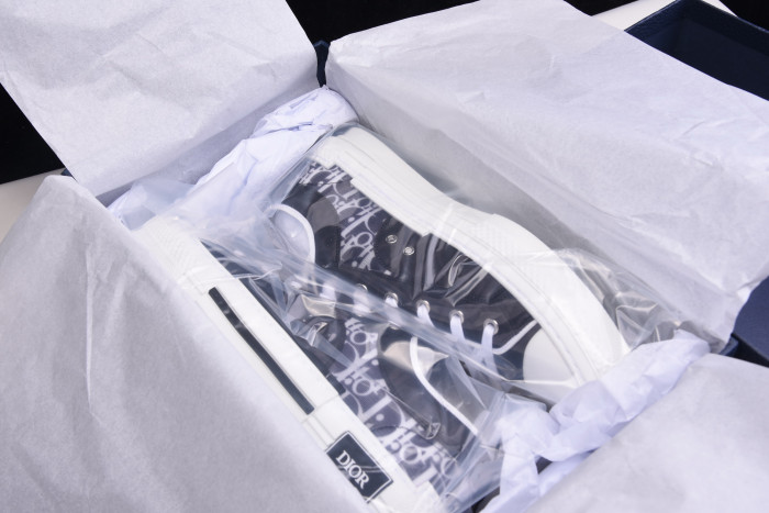 dr b23 homme kaws low-top sneaker