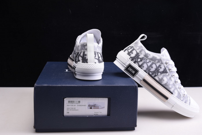 dr b23 homme kaws h903p167