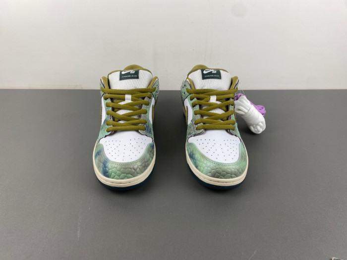 NIKE SB DUNK LOW ALEXIS SABLONE CHAMELEON HJ3386-300