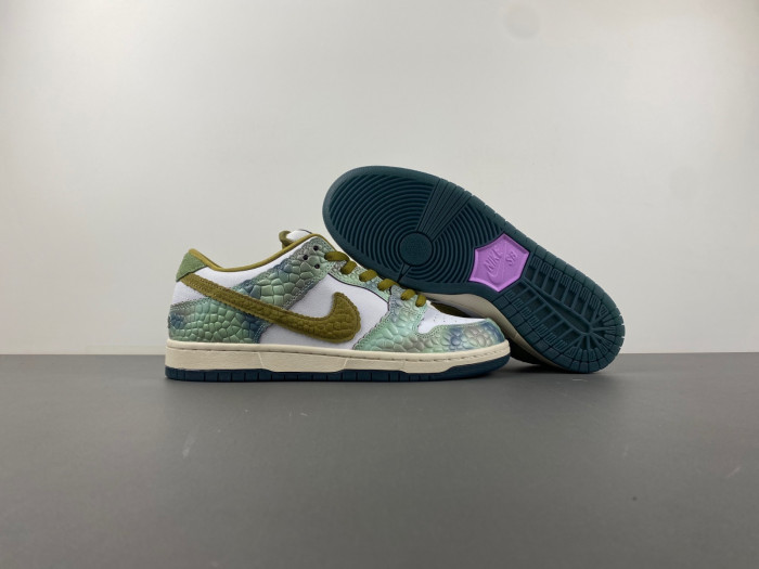 NIKE SB DUNK LOW ALEXIS SABLONE CHAMELEON HJ3386-300
