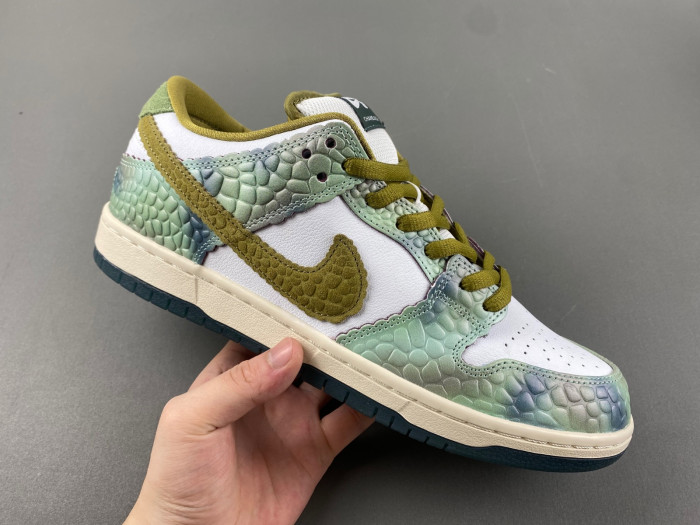 NIKE SB DUNK LOW ALEXIS SABLONE CHAMELEON HJ3386-300