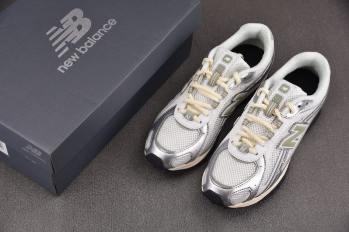 New Balance 204L Silver Metallic Sage Green U204LSWB